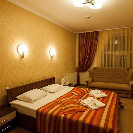 Maria Garden Hotel & Restaurant อิวาโน-ฟรานกิฟสเก ภายนอก รูปภาพ