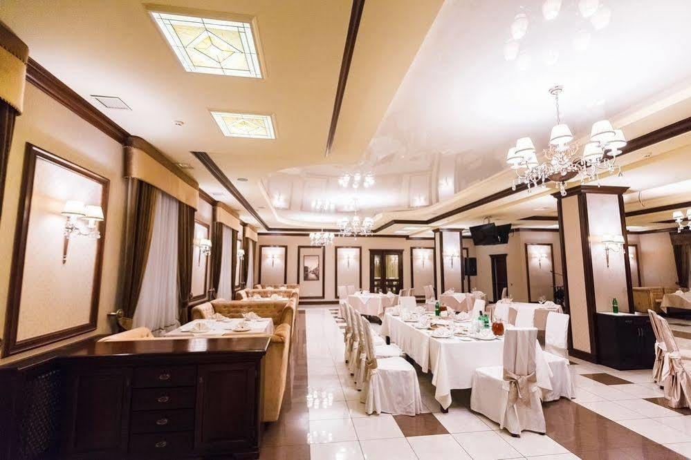 Maria Garden Hotel & Restaurant อิวาโน-ฟรานกิฟสเก ภายนอก รูปภาพ