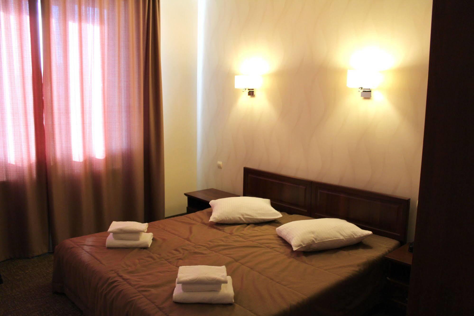 Maria Garden Hotel & Restaurant อิวาโน-ฟรานกิฟสเก ภายนอก รูปภาพ