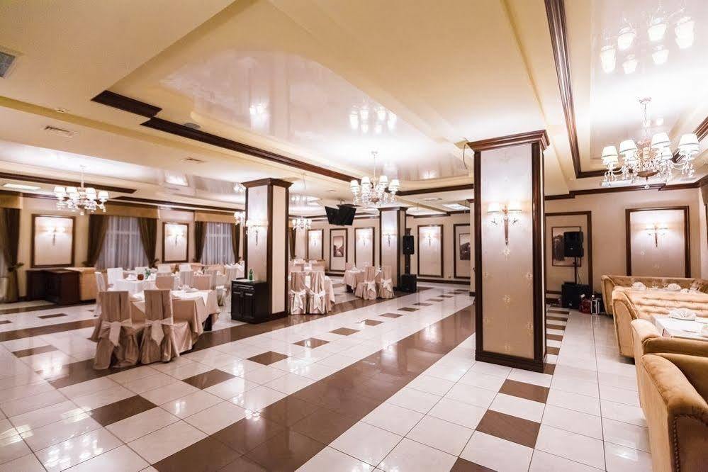 Maria Garden Hotel & Restaurant อิวาโน-ฟรานกิฟสเก ภายนอก รูปภาพ