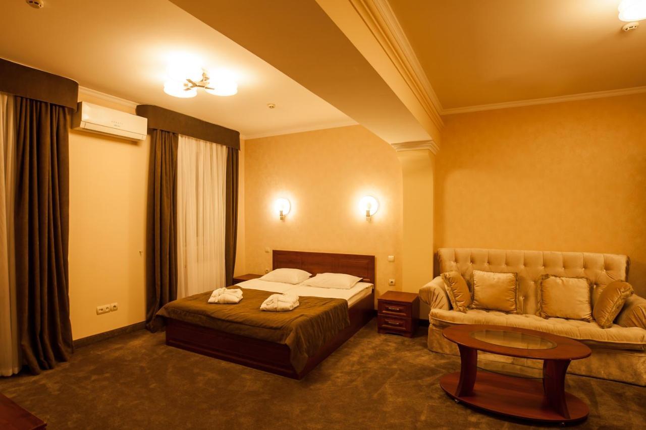 Maria Garden Hotel & Restaurant อิวาโน-ฟรานกิฟสเก ภายนอก รูปภาพ
