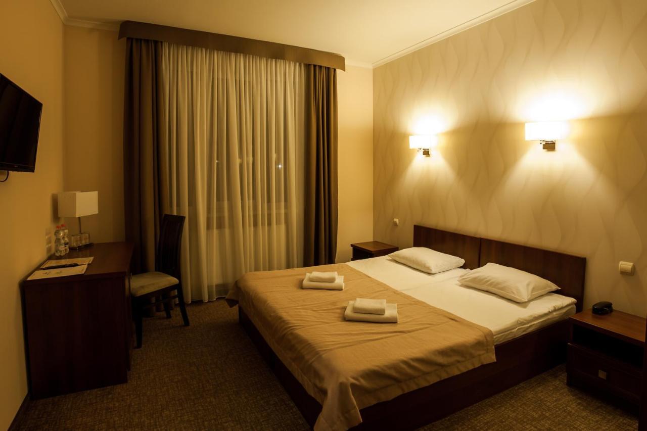 Maria Garden Hotel & Restaurant อิวาโน-ฟรานกิฟสเก ภายนอก รูปภาพ