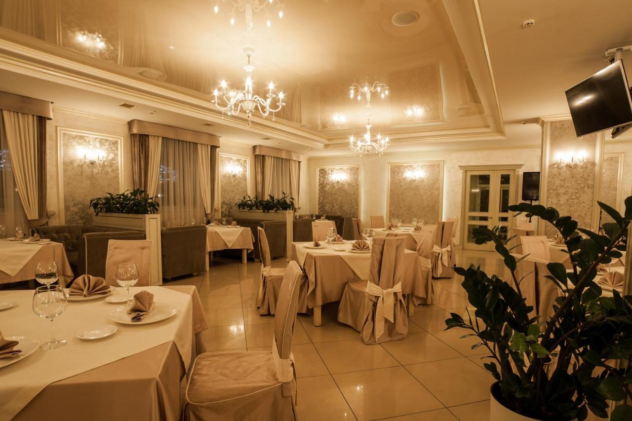 Maria Garden Hotel & Restaurant อิวาโน-ฟรานกิฟสเก ภายนอก รูปภาพ
