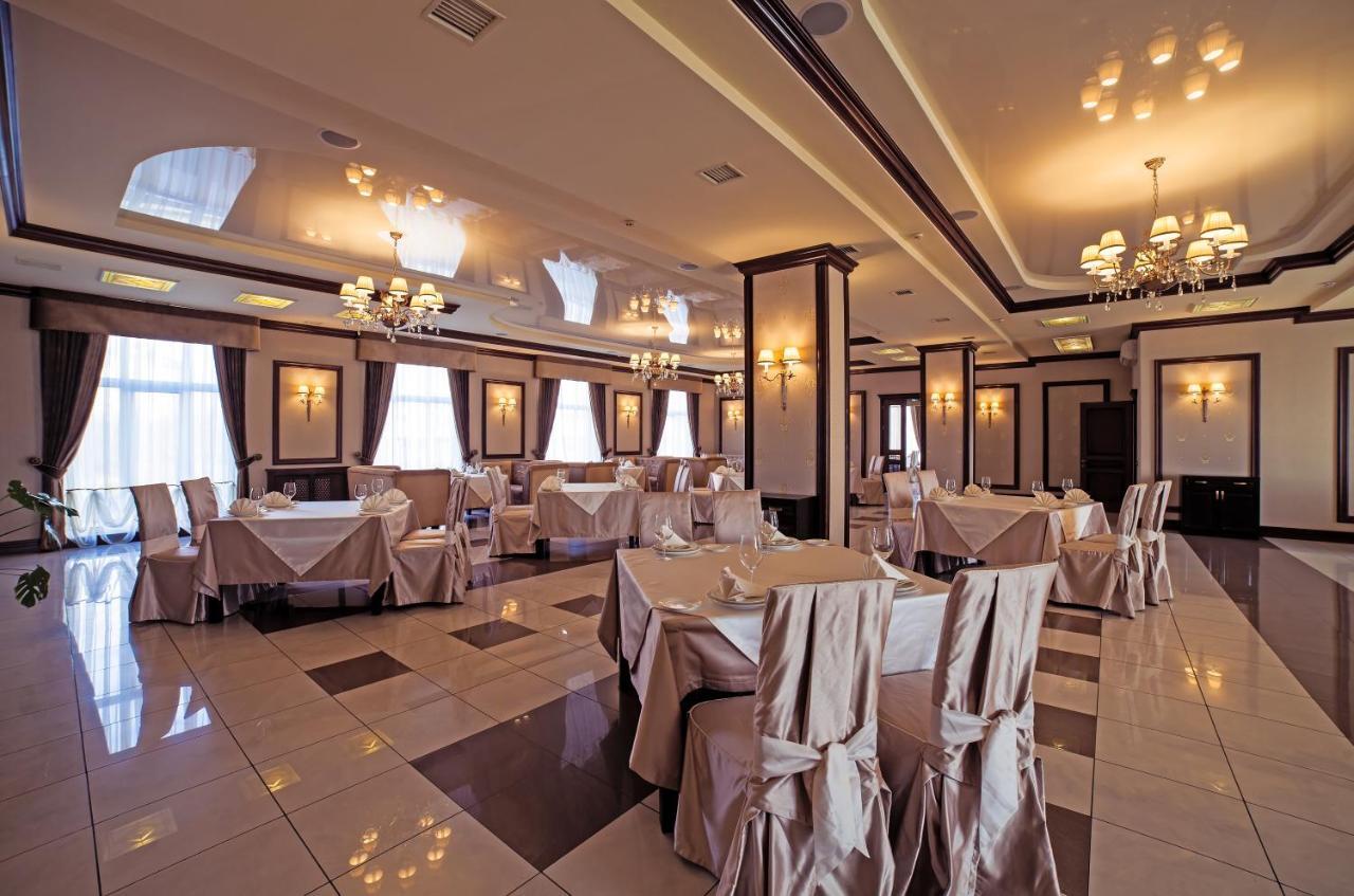 Maria Garden Hotel & Restaurant อิวาโน-ฟรานกิฟสเก ภายนอก รูปภาพ