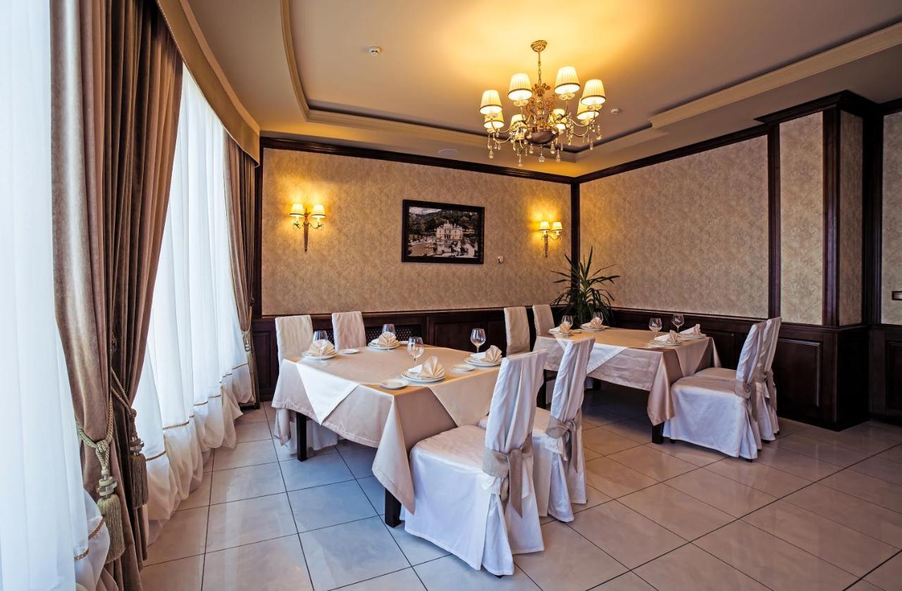 Maria Garden Hotel & Restaurant อิวาโน-ฟรานกิฟสเก ภายนอก รูปภาพ