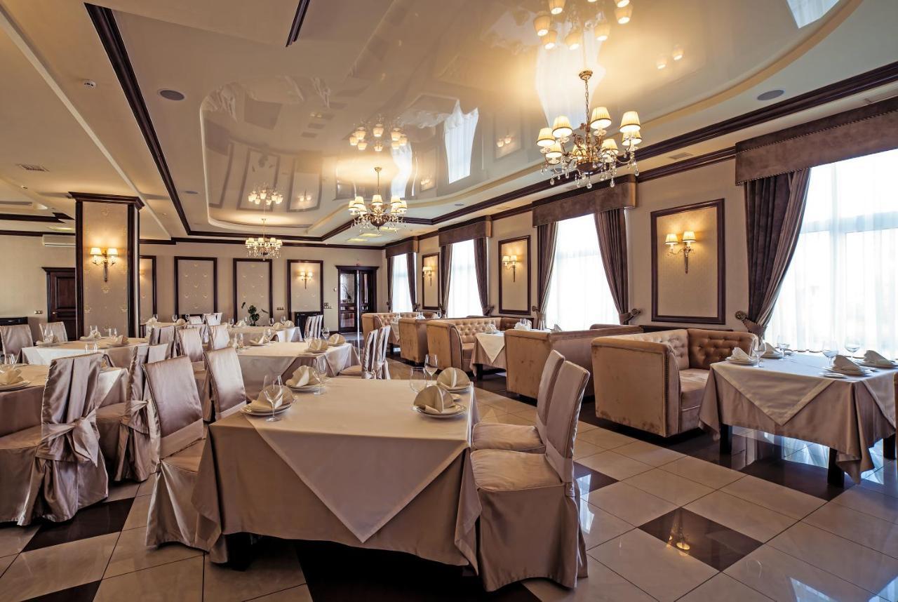 Maria Garden Hotel & Restaurant อิวาโน-ฟรานกิฟสเก ภายนอก รูปภาพ