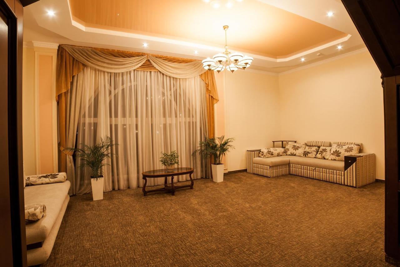 Maria Garden Hotel & Restaurant อิวาโน-ฟรานกิฟสเก ภายนอก รูปภาพ