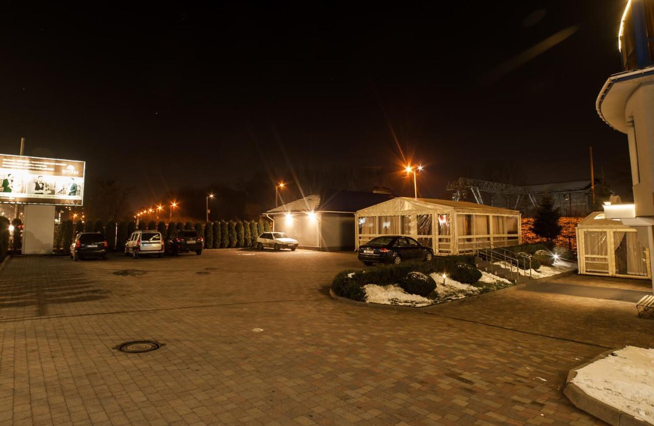 Maria Garden Hotel & Restaurant อิวาโน-ฟรานกิฟสเก ภายนอก รูปภาพ