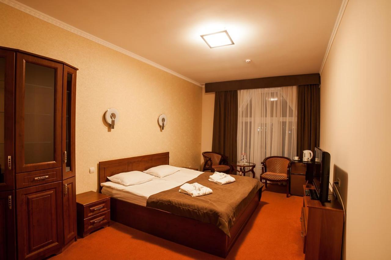 Maria Garden Hotel & Restaurant อิวาโน-ฟรานกิฟสเก ภายนอก รูปภาพ